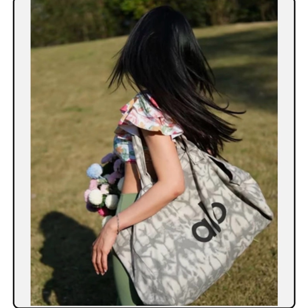 Alo Yoga Large Gray Tie-Dye Canvas Tote Bag – Oversized Cotton Shoulder Bag